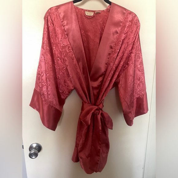 Gorgeous Vintage Victoria’s Secret Robe. Pink. One size. - Picture 2 of 6